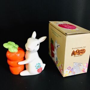 Cracker Barrel Salt Pepper Shakers Bunny Carrot